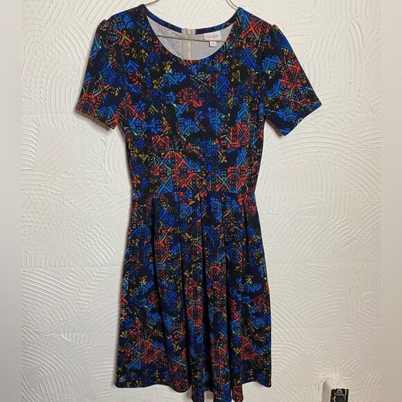 LuLaRoe Dresses & Skirts - Lularoe Amelia Dress with Pockets Small